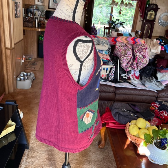 Woman’s vintage Capacity fall embroidered knit sweater vest. - Picture 6 of 16